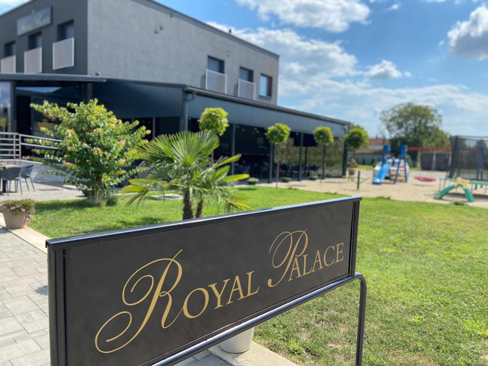 Royal Palace Vukovar Eksteriør billede
